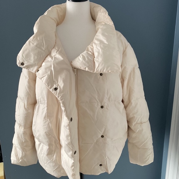 NWT Cream Winter Puffer Jacket - Picture 1 of 5